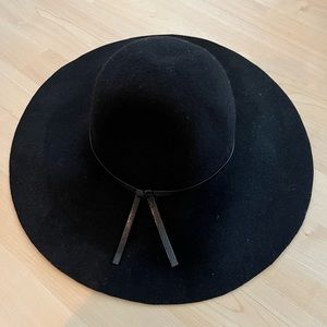 Black 100% wool hat HM